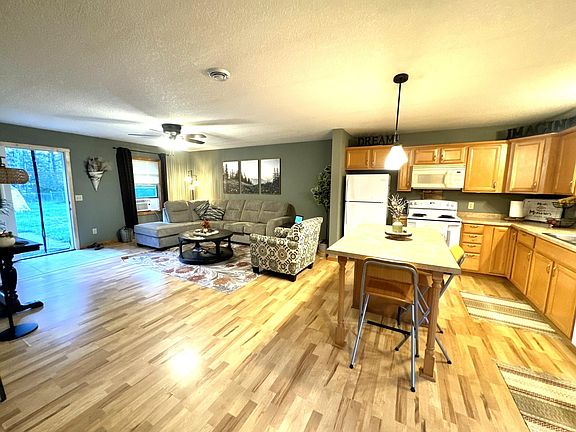 4th image of 103 Evergreen Ct
