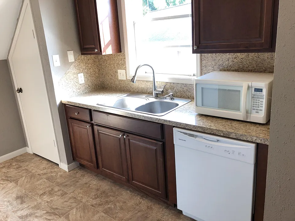 Nice kitchen with all appliances included.