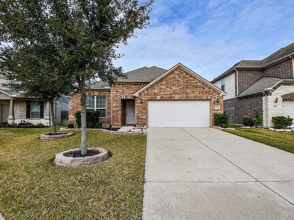1st image of 30252 Creekside Dr