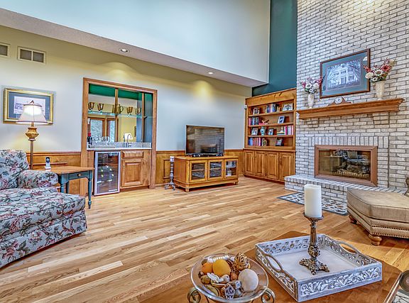 4th image of 2832 Breckenridge Ln