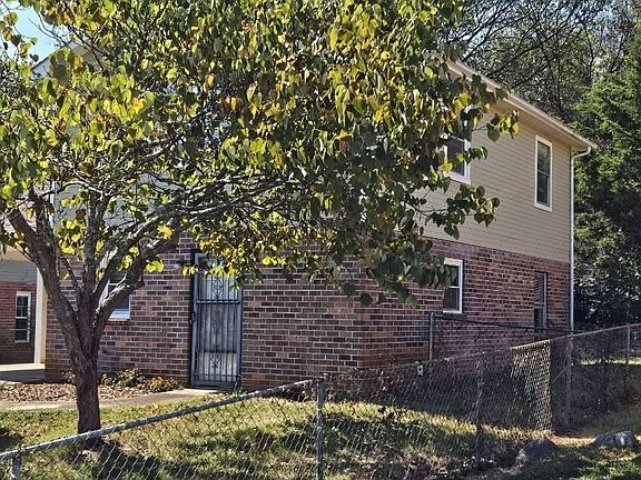 4th image of 1921 Atchley Dr