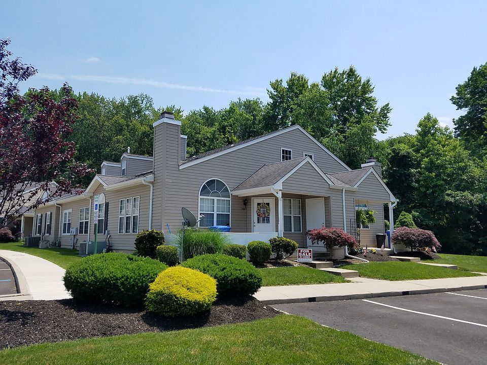 Beautifully updated 2Bd+2Bth