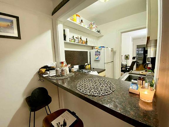 4th image of 120 W 71st St APT 1F