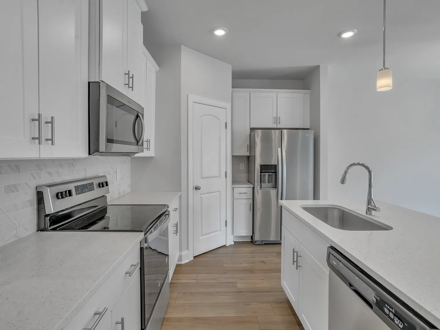 3 bed, 2.5 bath, 1400 sqft, $2,350 — Photo 4