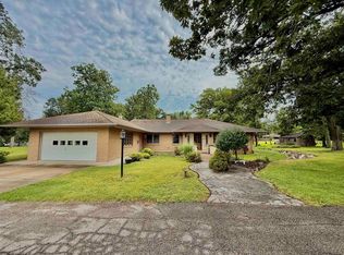 1615 1st St E, Independence, IA 50644