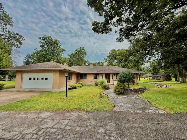 1615 1st St E, Independence, IA 50644