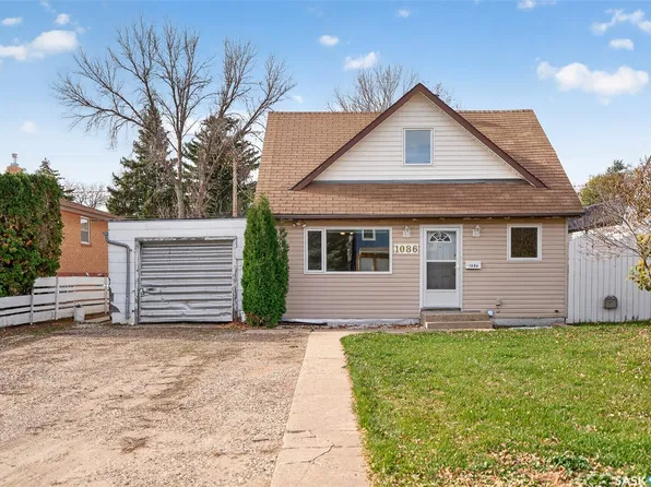 1086 7th Avenue NW, Moose Jaw, SK S6H 4C4