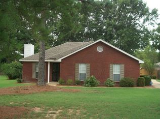 110 Honeysuckle Ct, Wetumpka, AL 36093