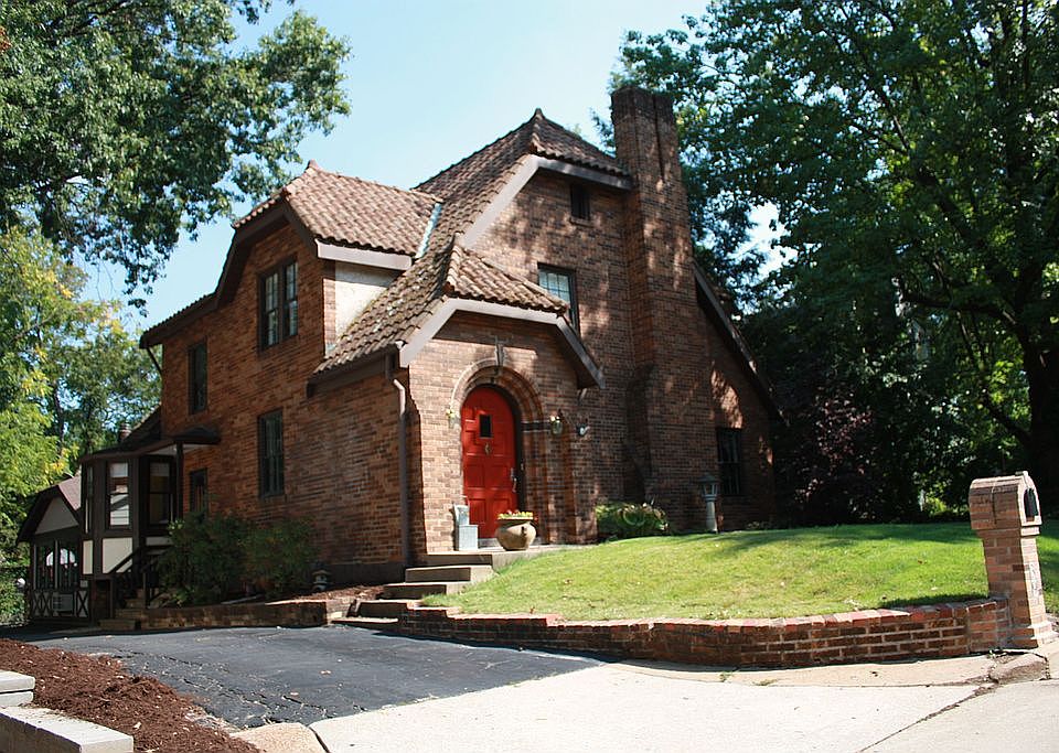 1st image of 39 Sweetbriar Ln