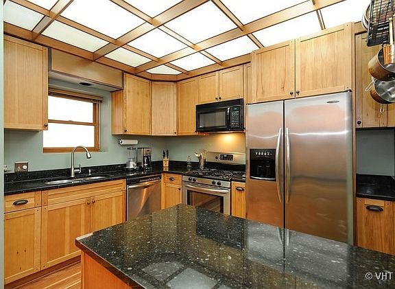 4th image of 4014 N Clarendon Ave