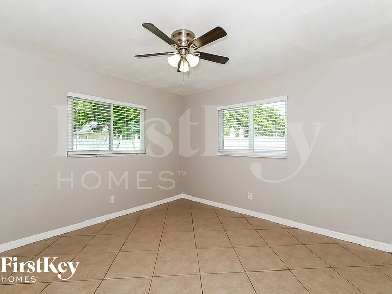 528 SE 17th Ave — Photo 12