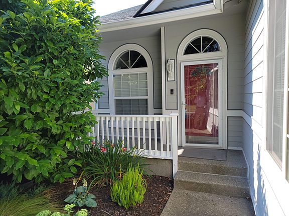 2nd image of 9417 188th St E