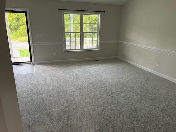 4th image of 905 Black Angus Dr