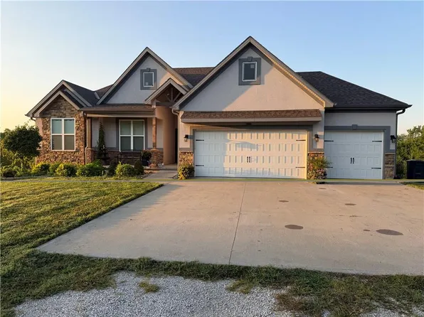 1404 SE Bush Rd, Saint Joseph, MO 64504