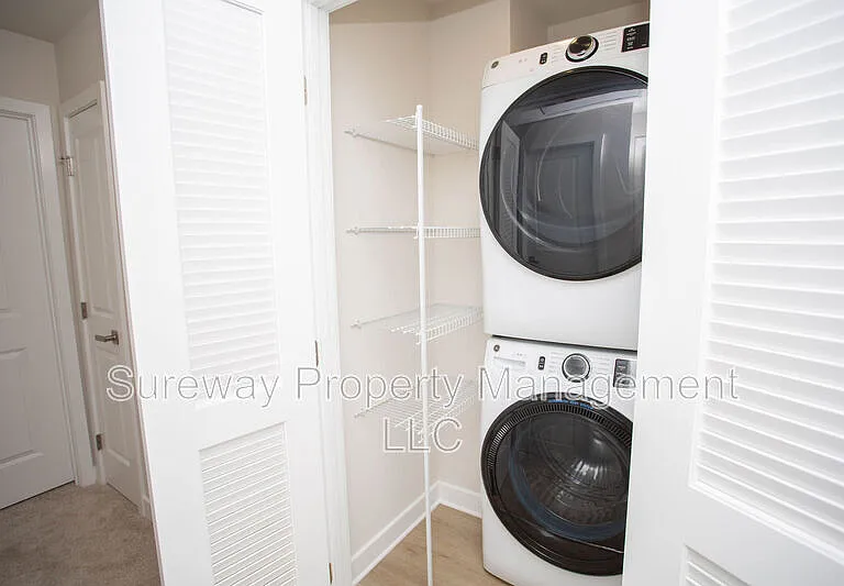 8 Foxwood Dr — Photo 37