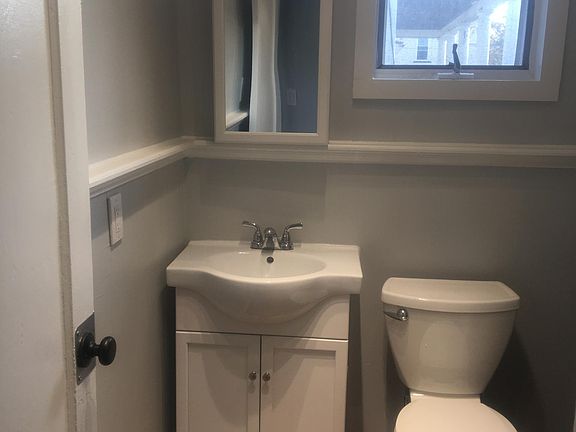 4th image of 118 Willow St #1