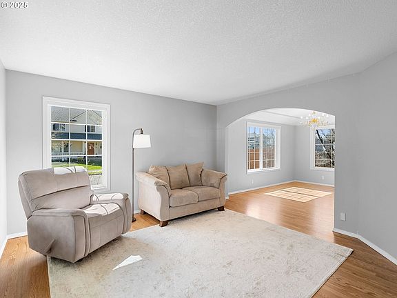 5th image of 3195 NE Sunburst Ave