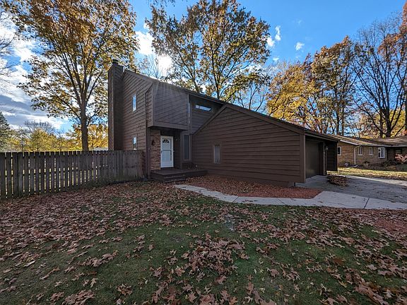 3rd image of 1754 S Cambridge Dr
