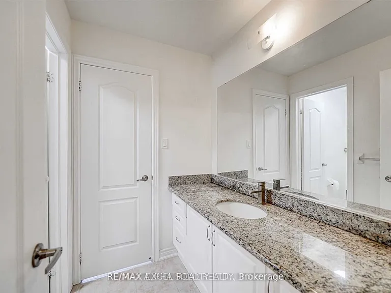 67 Alvin Curling Cres — Photo 32