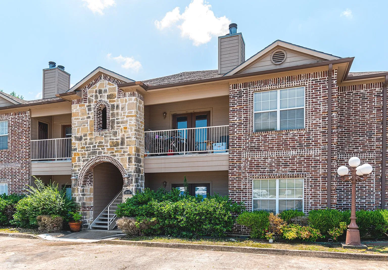 Stonegate Apartments — Photo 1