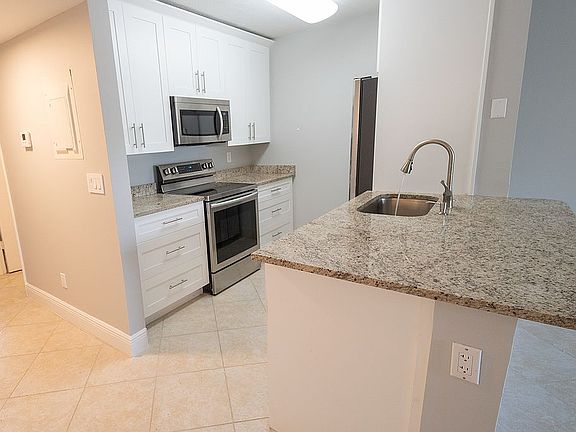 4th image of 1505 Meadows Cir W
