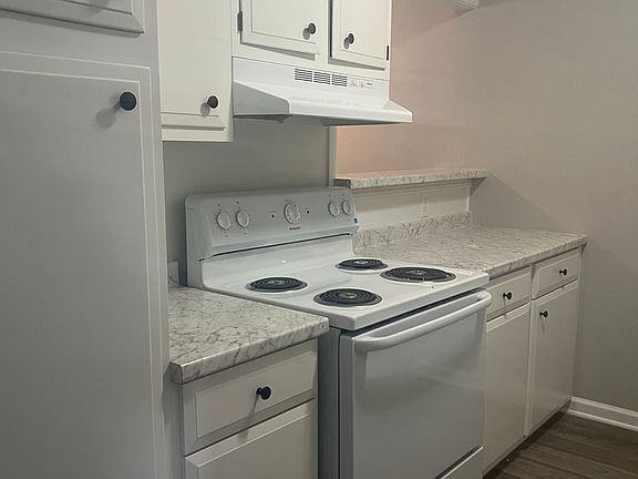 4th image of 1602 Moss St #10