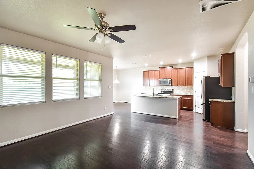 3 bed, 2.5 bath, 2189 sqft, $2,155 — Photo 4