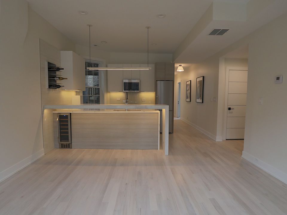 1st image of 1826 W Evergreen Ave #1