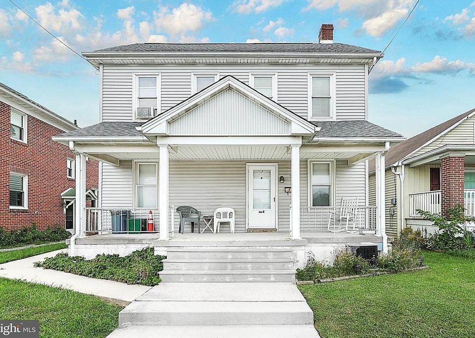 1st image of 905 York St