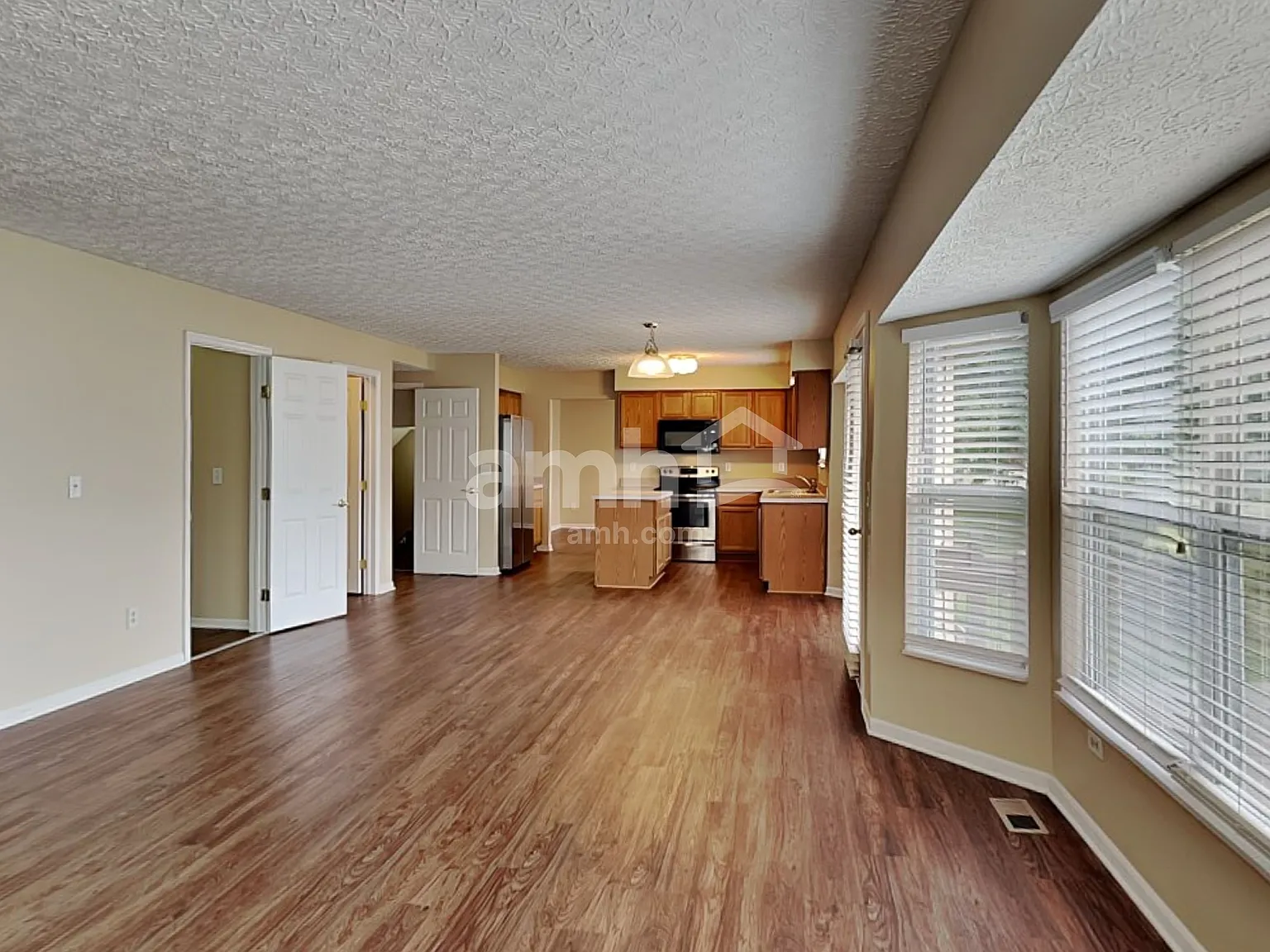4 bed, 2.5 bath, 2410 sqft, $2,845 — Photo 4