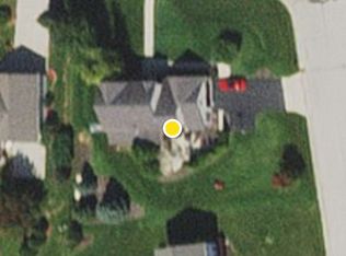 N77W23359 Habitat Dr, Sussex, WI 53089