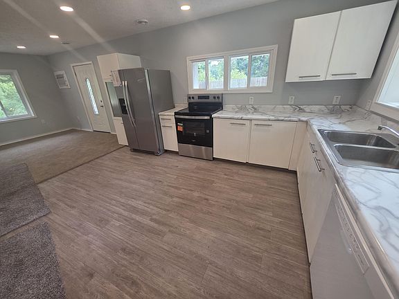 3rd image of 3696 S Locust Ave
