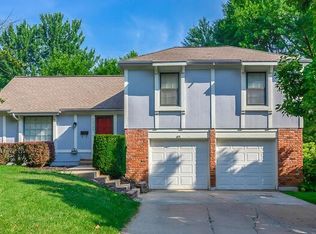 10706 W 101st St, Overland Park, KS 66214