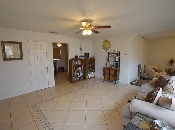 3rd image of 4403 Parkdale Dr