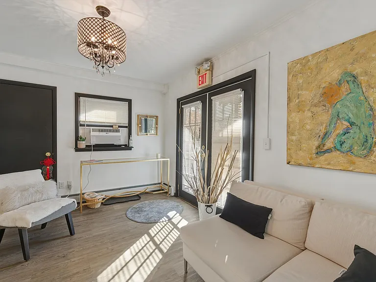 460 Maple Ave #1 — Photo 10