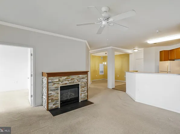 815 Branch Dr APT 404, Herndon, VA 20170