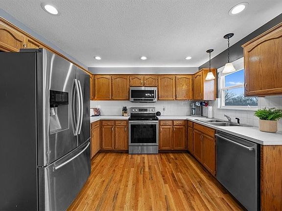 5th image of 2820 SW Shadow Brook Dr