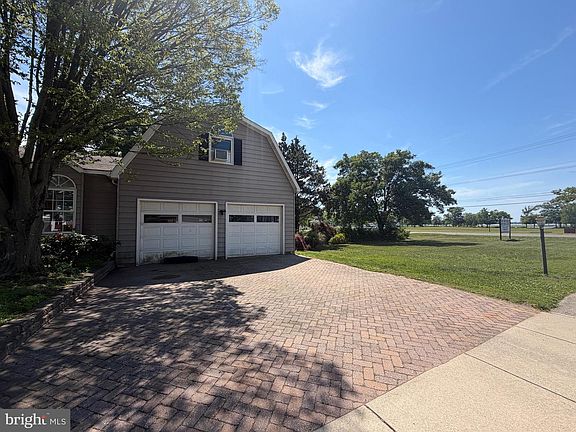 3rd image of 7 Glenwood Pl