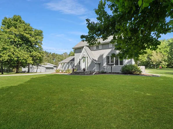 W10298 County Rd S, New London, WI 54961