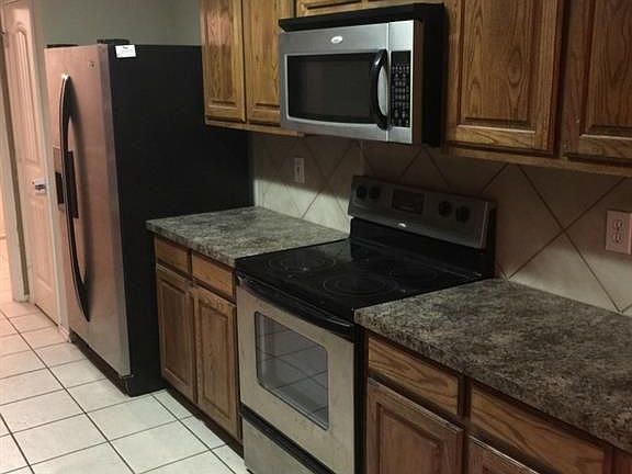 3rd image of 207 Rosewood Ct