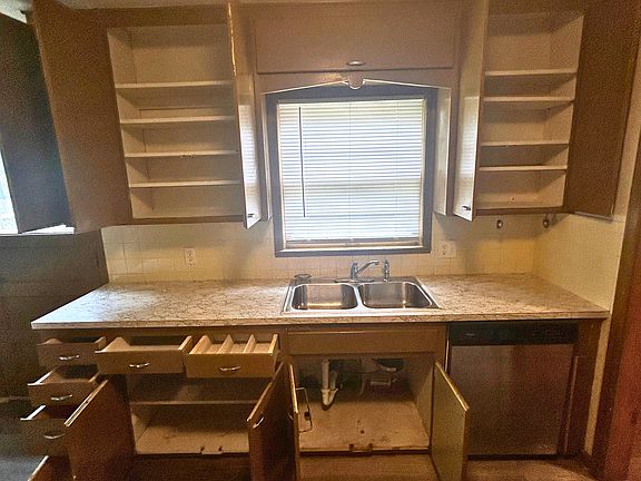 5th image of 764 S Drury Ln