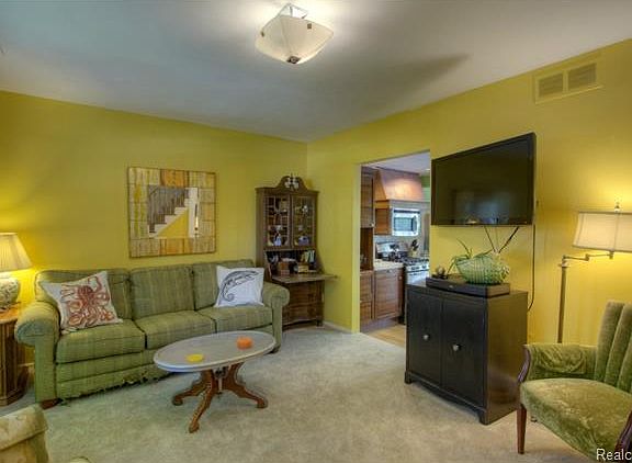 5th image of 41324 Windsor Ct