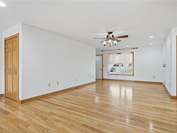 4th image of 2274 Iowa Rd