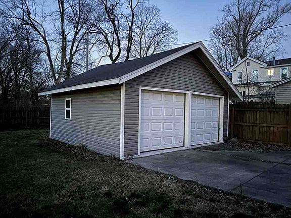 5th image of 861 W College Ave