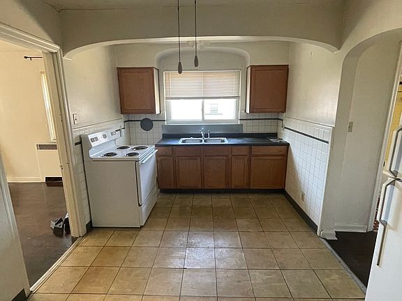 2nd image of 1132 Franklin Ave #1