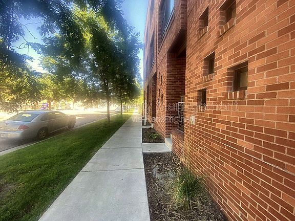 4th image of 2200 Tremont Pl Unit 6