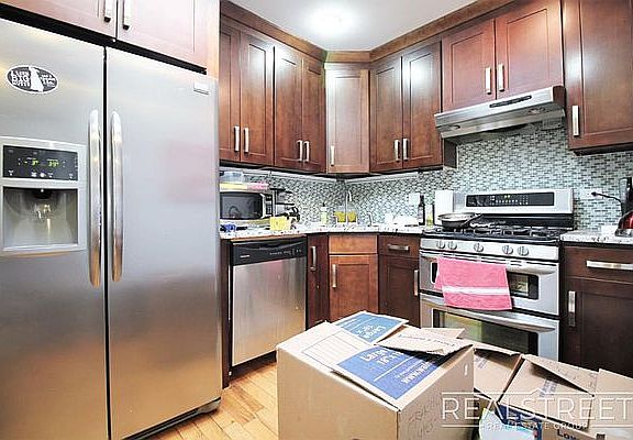3rd image of 168 7th Ave APT 4R
