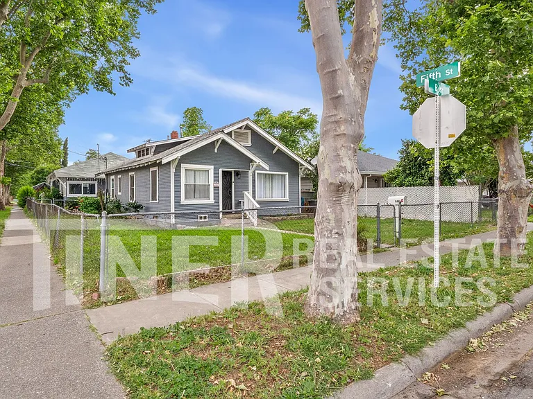 348 B St — Photo 15
