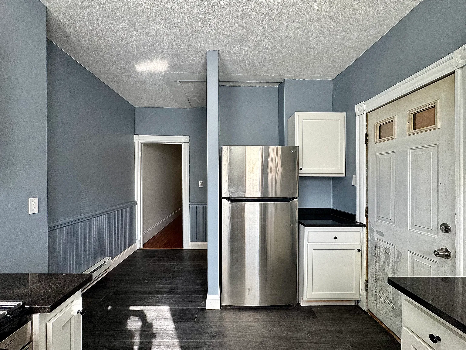 4 bed, 1750 sqft, $4,850 — Photo 2