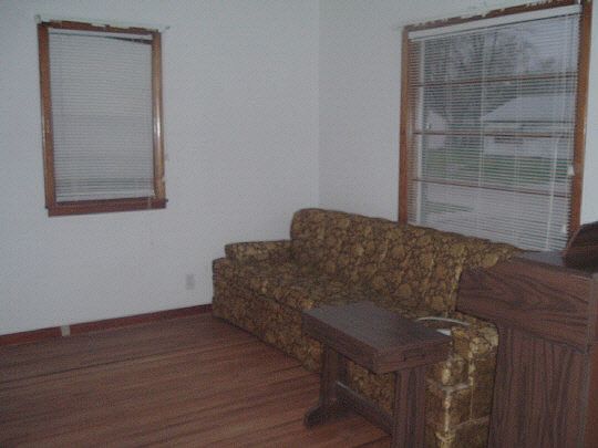 3rd image of 321 W Renrose Ave